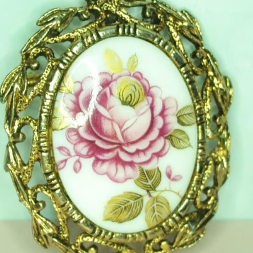 Vintage Enamel Brooch Gold Tone Filigree Border Pink Rose Design Fashion